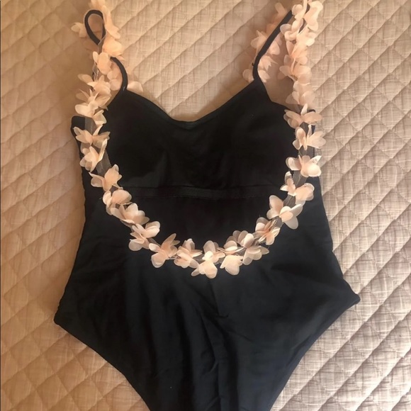 Bathing suits - Picture 2 of 5